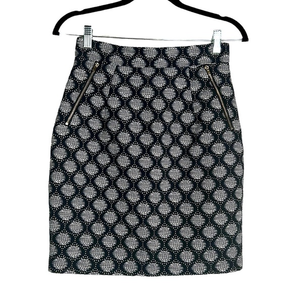 H&M Dresses & Skirts - H&M Black with White Circle Print Business Midi Skirt Size 6